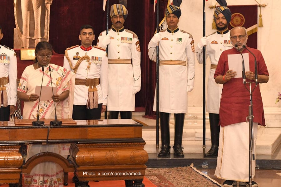 ഇന്ത്യയുടെ പതിനഞ്ചാമത് ഉപരാഷ്ട്രപതിയായി സി.പി രാധാകൃഷ്‌ണൻ സത്യപ്രതിജ്ഞ ചെയ്തു.