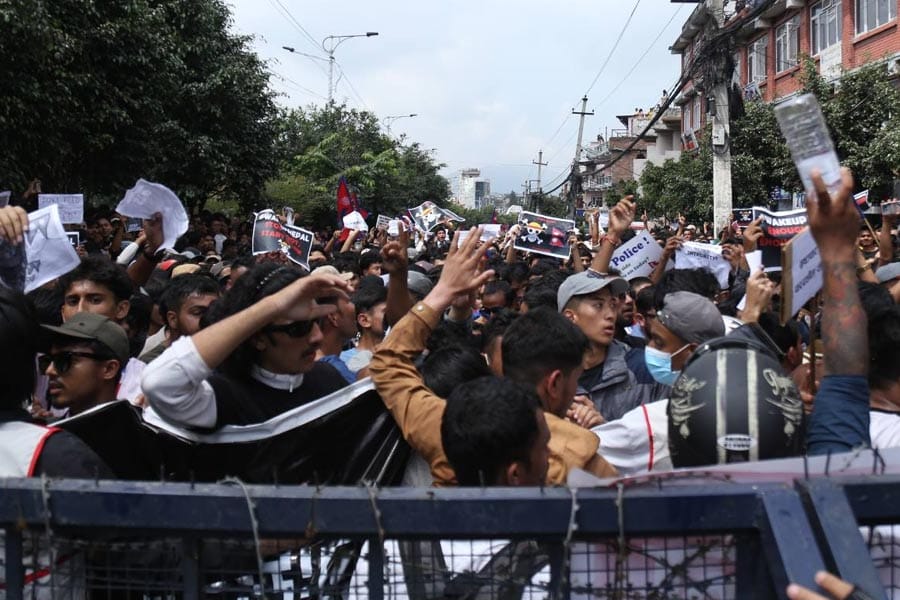 നേപ്പാളിൽ സാമൂഹ്യ മാധ്യമങ്ങൾക്ക് ഏർപ്പെടുത്തിയ നിരോധനം പിൻവലിച്ചു.