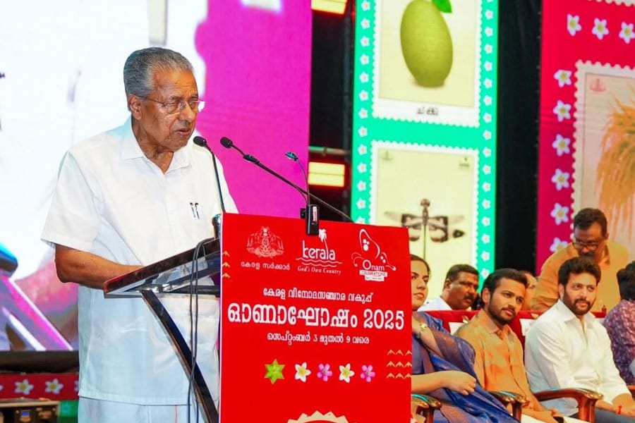 മലായാളികൾക്ക് ഓണാശംസകൾ നേർന്ന് മുഖ്യമന്ത്രി പിണറായി വിജയൻ.