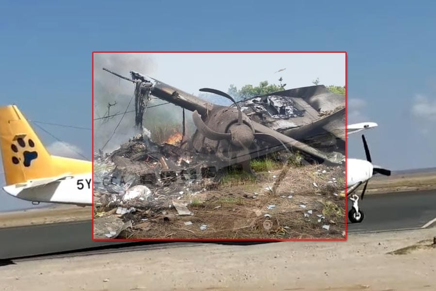 KENYA-PLANE-CRASH കെനിയയിൽ ചെറുവിമാനം തകർന്നു 11 മരണം.