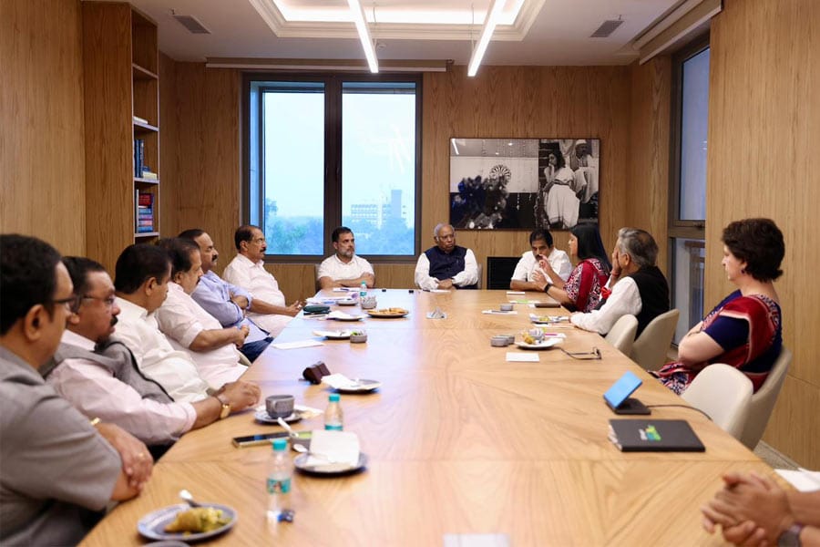 congress-meeting നിയമസഭാ തിരഞ്ഞെടുപ്പ്; സ്ഥാനാർത്ഥി നിർണയം വിജയസാധ്യത മാത്രം നോക്കി, മുഖ്യമന്ത്രി സ്ഥാനാർത്ഥി ഉണ്ടാകില്ല: എഐസിസി