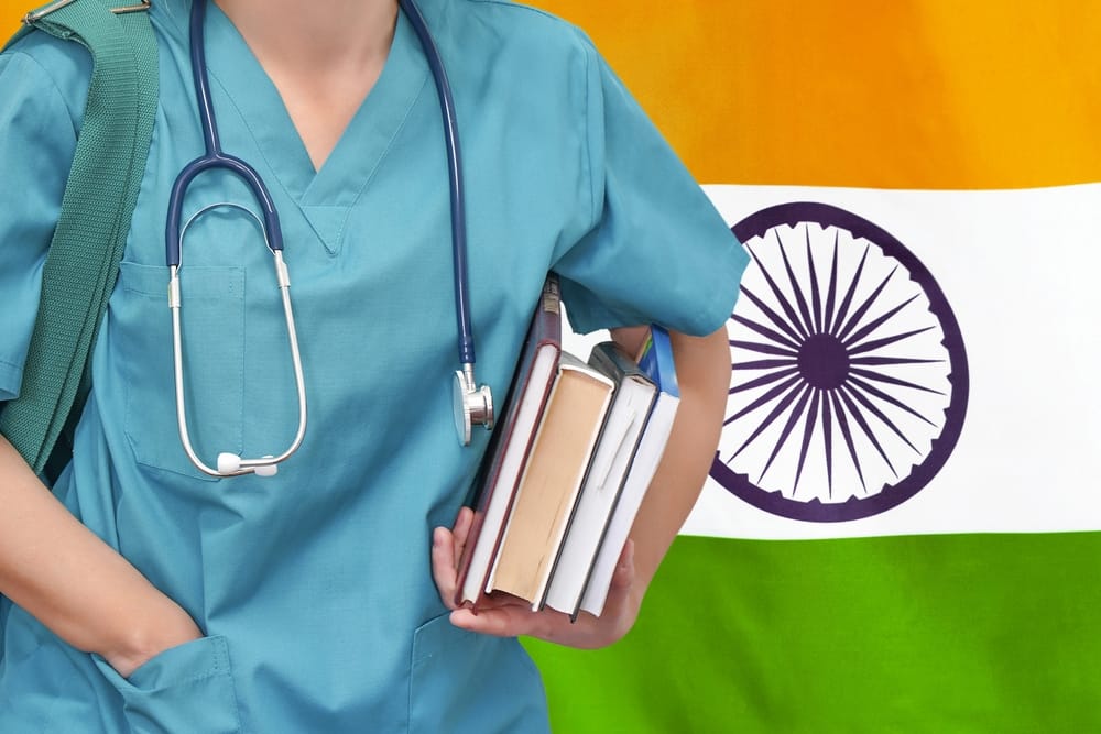 Close-up,Young,Female,Student,Doctor,With,Stethoscope,And,Books,In ഇന്ത്യയിൽ 10,650 പുതിയ എംബിബിഎസ് സീറ്റുകൾ കൂടി; 41 മെഡിക്കൽ കോളജുകൾക്ക് അനുമതി