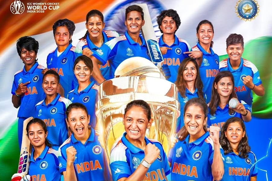 വനിതാ ഏകദിന ലോകകപ്പ് കിരീടം ഇന്ത്യയ്ക്ക്; ദക്ഷിണാഫ്രിക്കയെ 52 റൺസിന് വീഴ്ത്തി കന്നി കിരീടം.