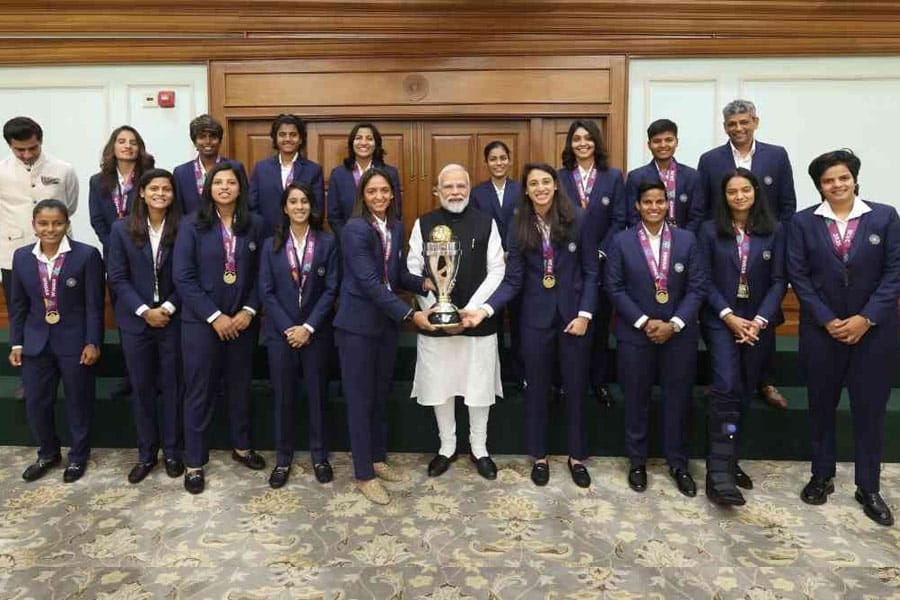 വനിതാ ലോകകപ്പ് നേടിയ ഇന്ത്യൻ താരങ്ങൾക്ക് ആതിഥേയത്വം വഹിച്ച് പ്രധാനമന്ത്രി നരേന്ദ്രമോദി.