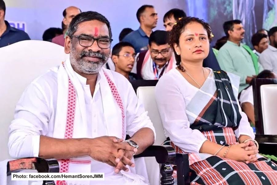 ജാർഖണ്ഡിൽ അട്ടിമറി നീക്കം; ബിജെപി നേതാക്കളുമായി ചർച്ച നടത്തി ഹേമന്ത് സോറനും കല്‍പനയും