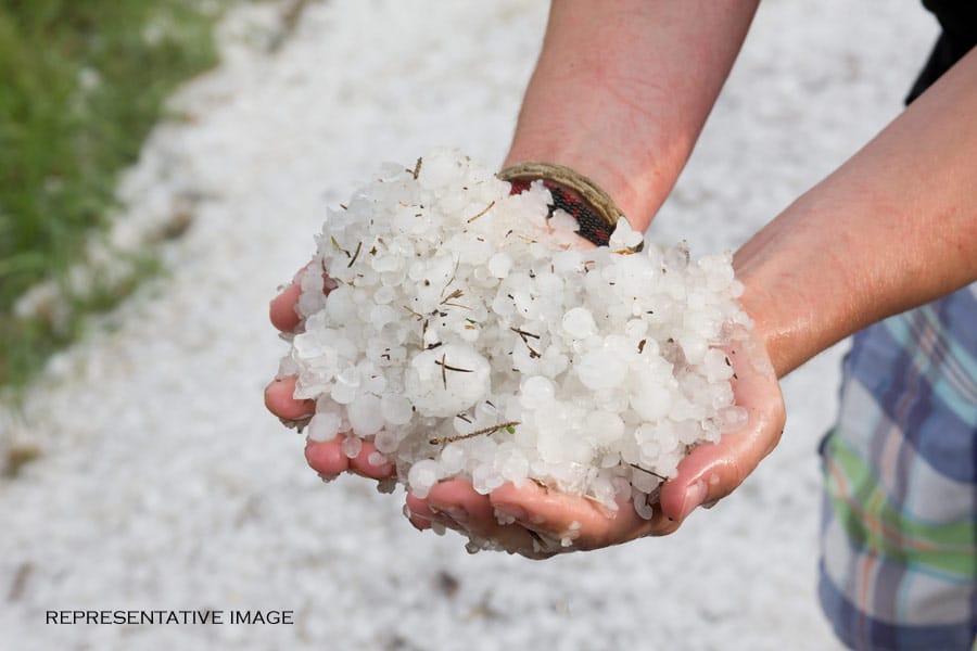 ആകാശത്ത് നിന്ന് വീടിന് മുകളില്‍ പതിച്ചത് 50 കിലോയോളം തൂക്കമുള്ള ഐസ് കട്ട