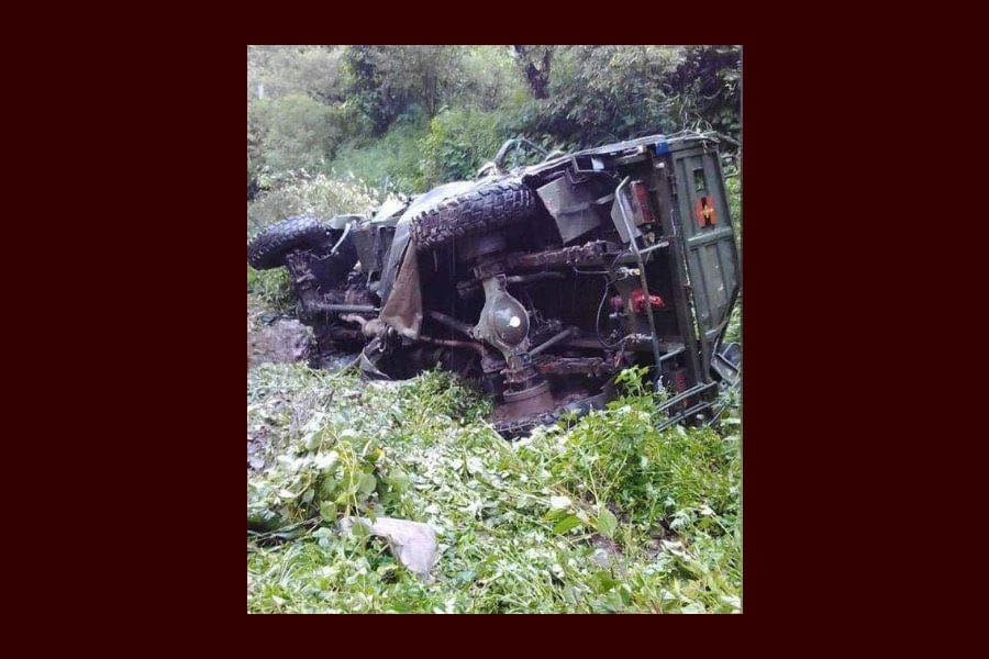 ജമ്മുവിൽ സൈനിക വാഹനം കൊക്കയിലേക്ക് മറിഞ്ഞ് 10 സൈനികർക്ക് വീരമൃത്യു.