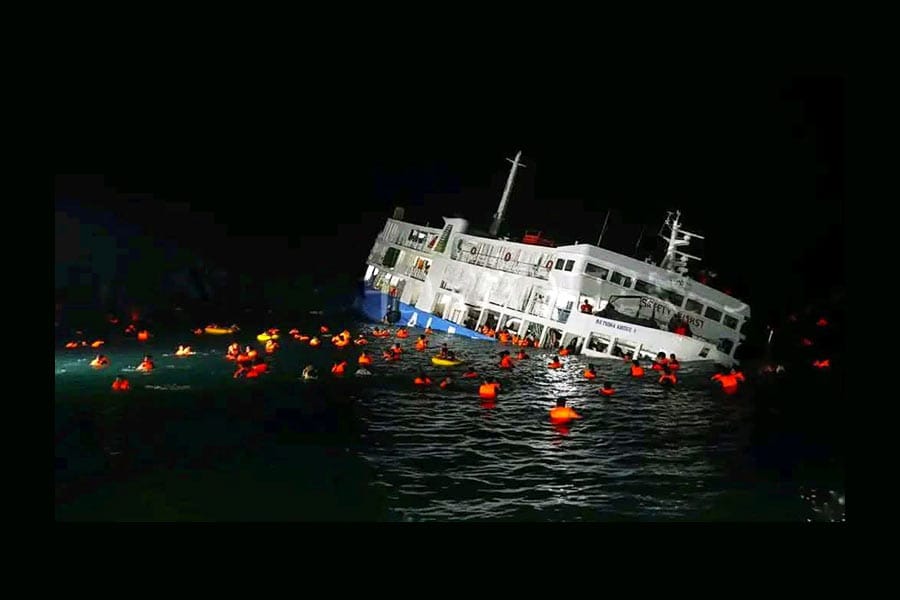 ഫിലിപ്പീൻസിൽ 344 യാത്രക്കാരുമായി സഞ്ചരിച്ച ഫെറി മുങ്ങി; 18 മരണം, 10 പേരെ കാണാതായി.