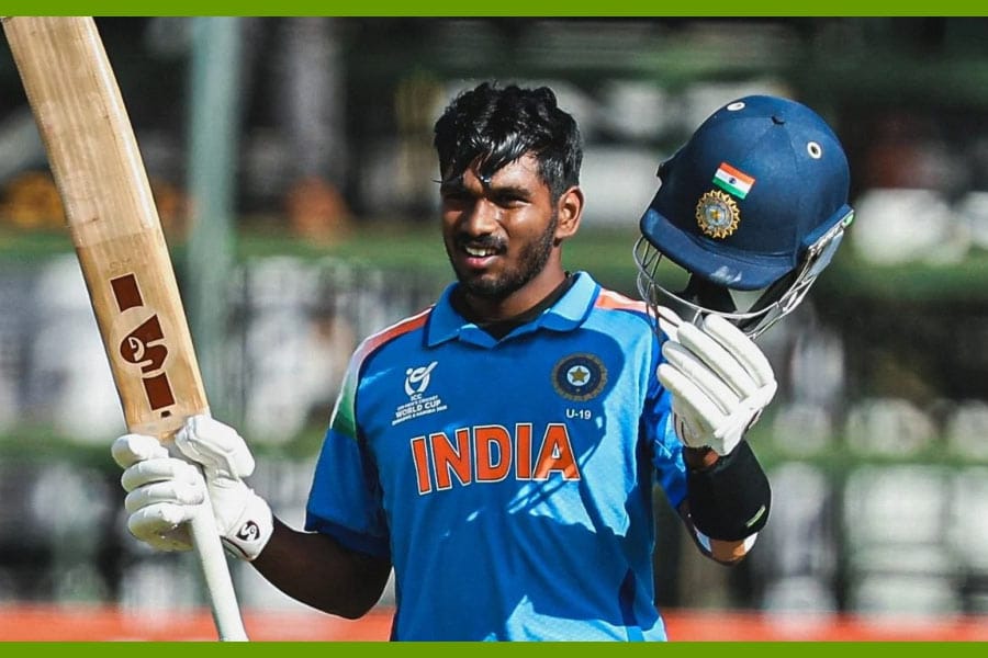 മലയാളിയുടെ സെഞ്ച്വറിക്കരുത്തിൽ അണ്ടർ 19 ലോകകപ്പിൽ ഫൈനലിലെത്തി ഇന്ത്യ.