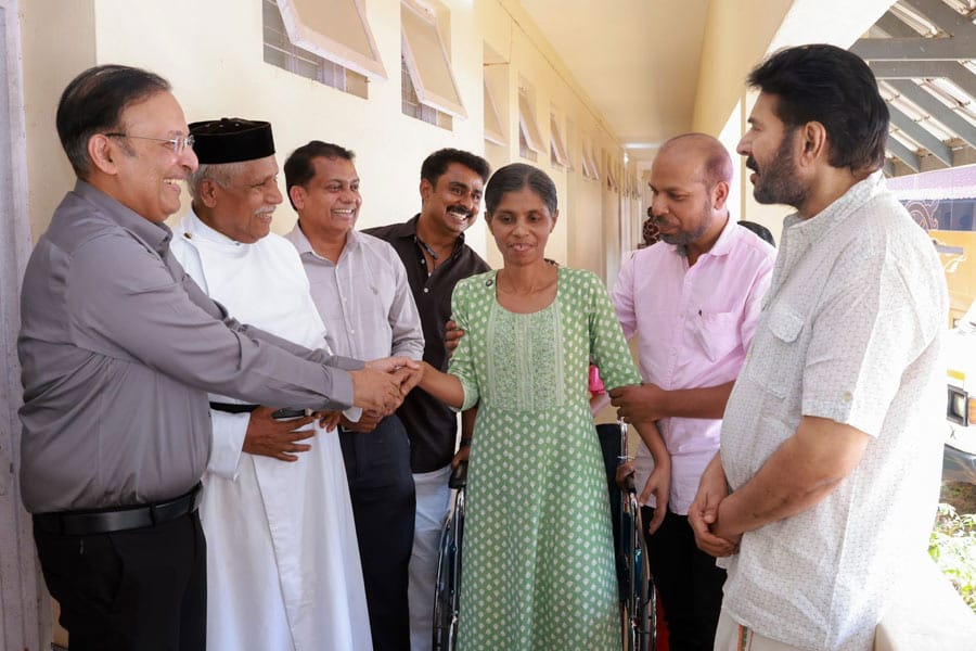 എല്ലാം നടക്കുമെന്ന ഉറപ്പ് പാലിച്ച് മമ്മൂട്ടി, കൃത്രിമക്കാലിൽ നടന്ന് സന്ധ്യ