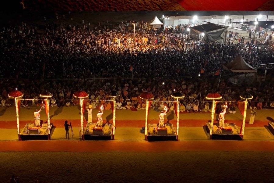 kerala-kumbamela വിശ്വാസിസാഗരമായി നിളാതീരം; അമൃതസ്നാനത്തോടെ കുംഭമേളയ്ക്ക് ഇന്നു സമാപനം