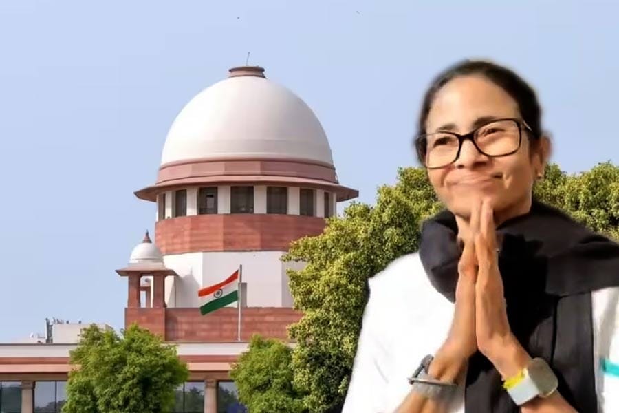 നാലര പതിറ്റാണ്ടിന് ശേഷം വീണ്ടും വക്കീലായി മമത; എസ്ഐആറിനെതിരായ ഹർജിയിൽ സുപ്രീംകോടതിയിൽ നേരിട്ട് വാദിച്ചു.