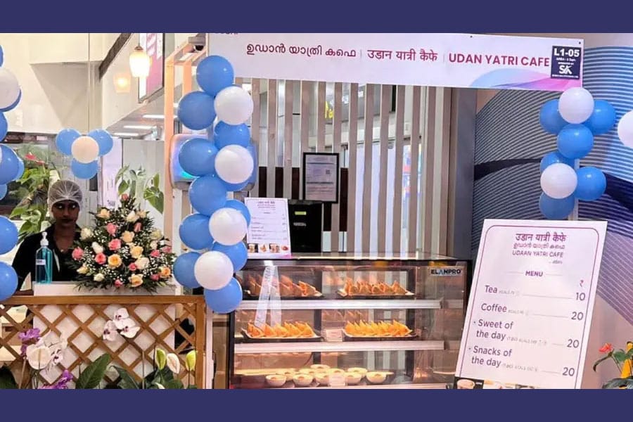udan-yatri-cafe തിരുവനന്തപുരം വിമാനത്താവളത്തില് ഇനി 10 രൂപയ്ക്ക് ചായയും 20 രൂപയ്ക്ക് സ്നാക്സും ലഭിക്കും; യാത്രക്കാർക്ക് ആശ്വാസമായി ഉഡാന് കഫെ.