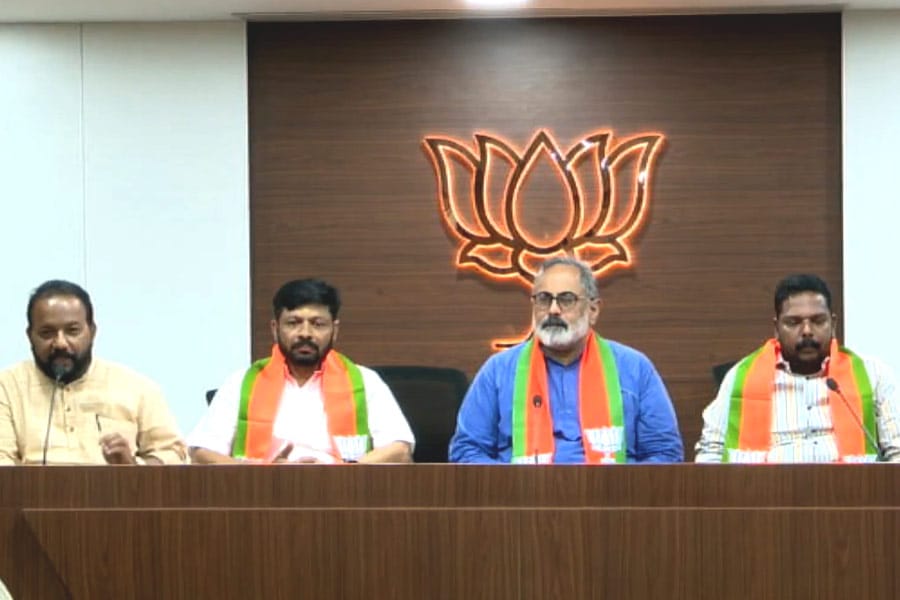 bs-arun-and-rs-anoop-joins- ചിറയിൻകീഴിൽ കഴിഞ്ഞ തവണത്ത യുഡിഎഫ് സ്ഥാനാർത്ഥി ഇത്തവണ എൻഡിഎ സ്ഥാനാർത്ഥി