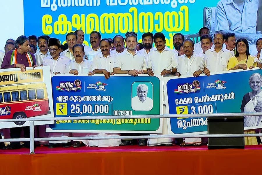 congress-puthuyuga-yathra കേരളം പിടിക്കാൻ ജനപ്രിയ പ്രഖ്യാപനങ്ങളുമായി കോൺഗ്രസ്; സ്ത്രീകൾക്ക് കെഎസ്ആർടിസിയിൽ സൗജന്യ യാത്ര.