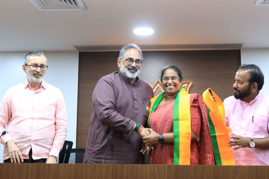 cpim-member-in-bjp-varkala സിപിഐഎമ്മിൻ്റെ ബ്ലോക്ക് പഞ്ചായത്ത് അംഗം അഡ്വ സ്മിത സുന്ദരേശൻ ബിജെപിയിൽ; വർക്കല സീറ്റ് BDJS ബിജെപിക്ക് കൈമാറി.