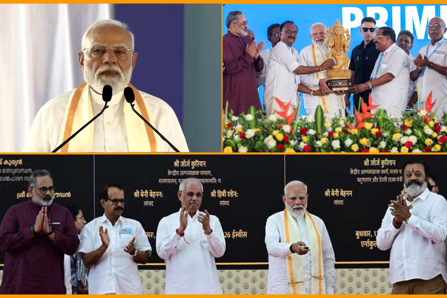 narendra-modi-at-kochi-kera പ്രധാനമന്ത്രി കൊച്ചിയിൽ; 10,800 കോടി രൂപയുടെ വിവിധ വികസന പദ്ധതികളുടെ ഉദ്ഘാടനം നിർവഹിച്ചു.