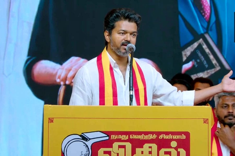vijay-tvk തമിഴ്നാട് നിയമസഭാ തിരഞ്ഞെടുപ്പിൽ വിജയ് രണ്ട് മണ്ഡലങ്ങളിൽ മത്സരിക്കും.