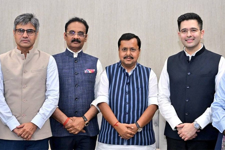 Raghav-Chadha-joins-bjp ആം ആദ്മി പാർട്ടി പിളർന്നു; രാഘവ് ഛദ്ദയും ഒരു വിഭാഗം നേതാക്കളും ബിജെപിയിൽ.