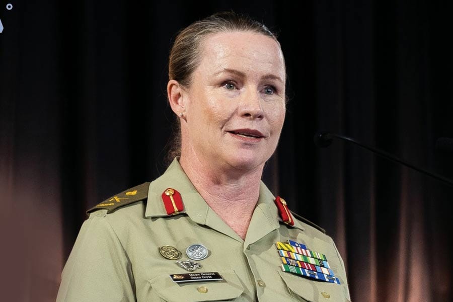 Susan-Coyle–For-the-first- ഓസ്ട്രേലിയയുടെ ചരിത്രത്തിൽ ആദ്യമായി ഒരു വനിത കരസേനാ മേധാവിയാകുന്നു.