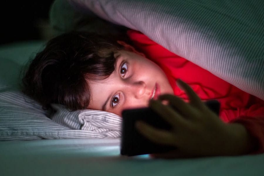 children-screen-usage-restr പതിനെട്ട് വയസുവരെയുള്ള കുട്ടികളിൽ സ്ക്രീൻ ഉപയോഗം നിയന്ത്രിക്കുന്നതിന് നിയമം കൊണ്ടുവരണമെന്ന് ബാലാവകാശ കമീഷൻ.