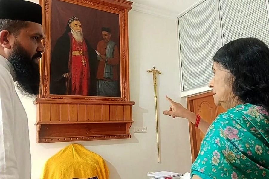 Aswathi-Thirunal-Gouri-Laks വായിച്ചറിഞ്ഞ രാജാ രവി വർമ്മയുടെ അമൂല്യചിത്രം കാണാൻ അശ്വതി തിരുനാൾ ഗൗരിലക്ഷ്മി ബായി തമ്പുരാട്ടി മലങ്കരസഭാ ആസ്ഥാനത്ത് എത്തി