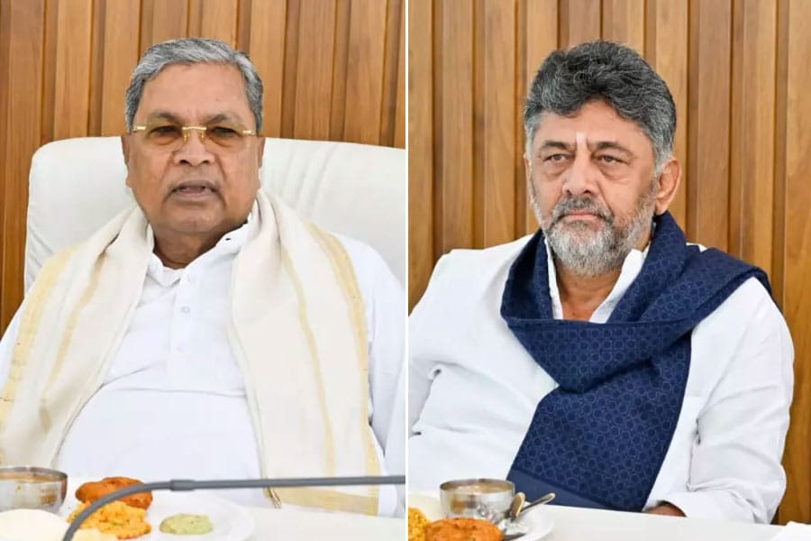 d-k-shivakumar-and-Siddaram സിദ്ധരാമയ്യ മുഖ്യമന്ത്രി സ്ഥാനത്ത് നിന്ന് രാജി പ്രഖ്യാപിച്ചു; കര്ണാടകയെ ഇനി ഡി കെ ശിവകുമാര് നയിക്കും