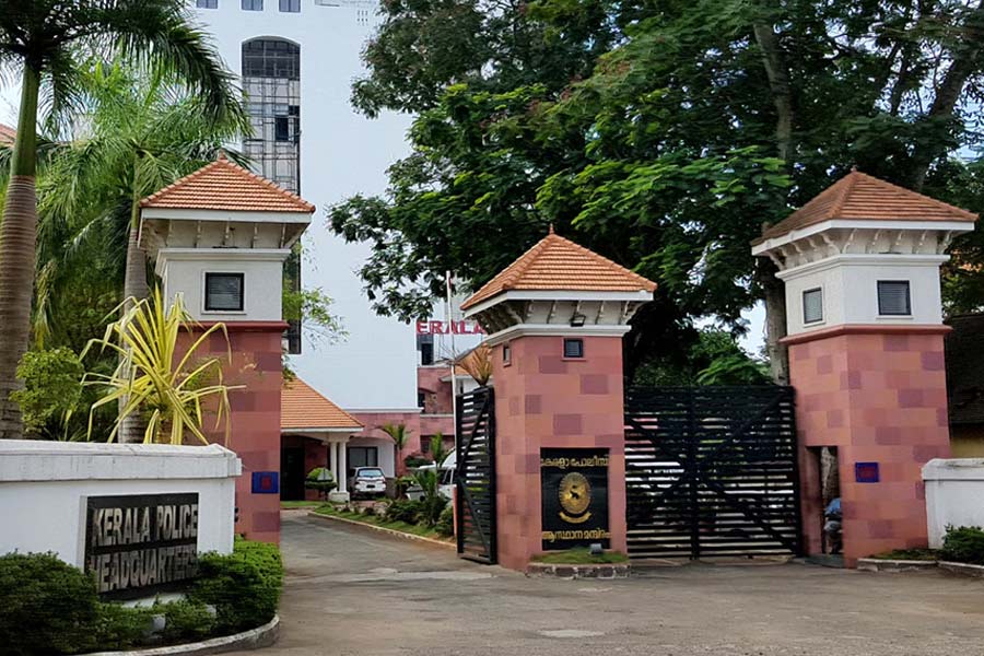 kerala-police ഗൺമാൻമാരുടെ 'മർദ്ദനം' അന്വേഷിക്കാൻ എസ്.പി ഷൗക്കത്തലിയുടെ നേതൃത്വത്തിൽ SIT; പൊലീസിലെ ഇടത് സംഘടനാ നേതാക്കൾക്ക് സ്ഥലം മാറ്റം