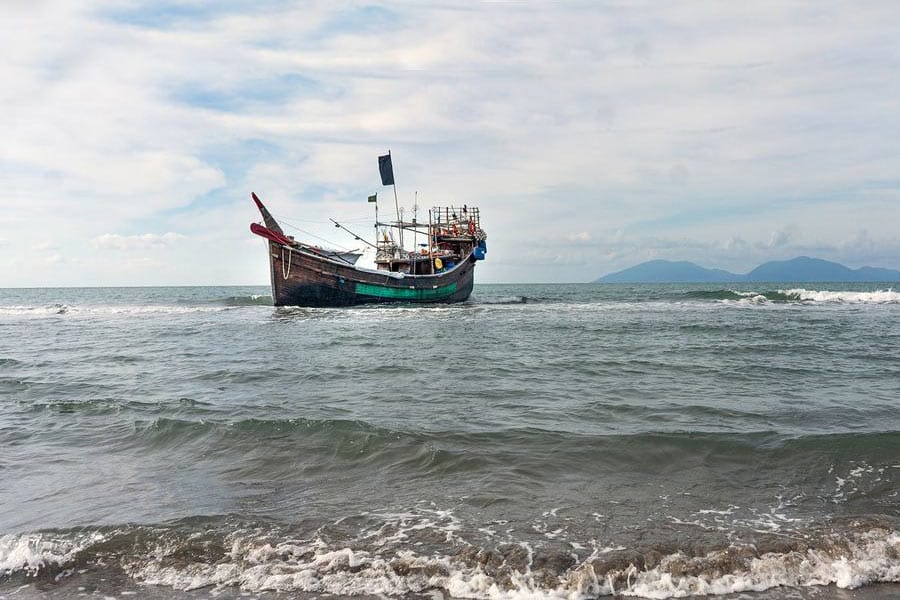 Boats-carrying-Rohingya-ref രോഹിംഗ്യൻ അഭയാർത്ഥികൾ സഞ്ചരിച്ച ബോട്ടുകൾ മുങ്ങി; അഞ്ഞൂറിലധികം മരണം