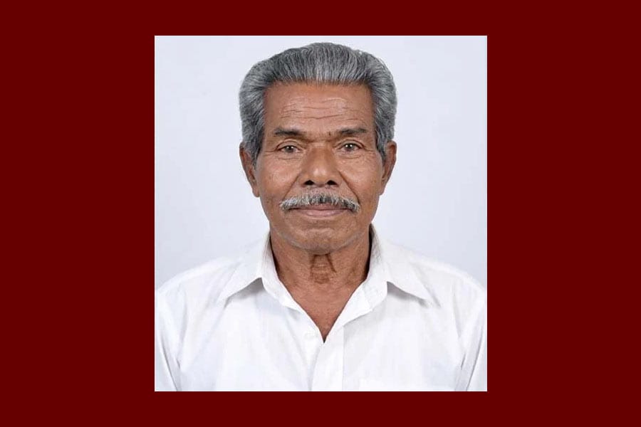കൊല്ലത്ത് കാട്ടുപോത്തിന്റെ ആക്രമണത്തിൽ വയോധികൻ മരിച്ചു.