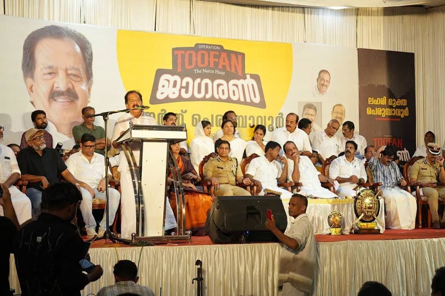 'ലഹരി മാഫിയക്ക് പിന്നിൽ 'മാന്യന്മാരും'; കേരളത്തെ ലഹരിമുക്തമാക്കാൻ ജനങ്ങൾ ഒന്നിക്കണം': രമേശ് ചെന്നിത്തല