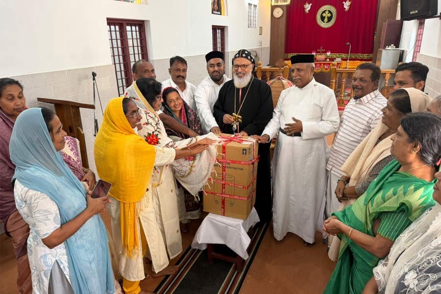 എയ്ഞ്ചൽമിനിസ്റ്ററിക്ക് ഓക്സിജൻ കോൺസെൻട്രേറ്റർ സമ്മാനിച്ച് മമ്മൂട്ടി.