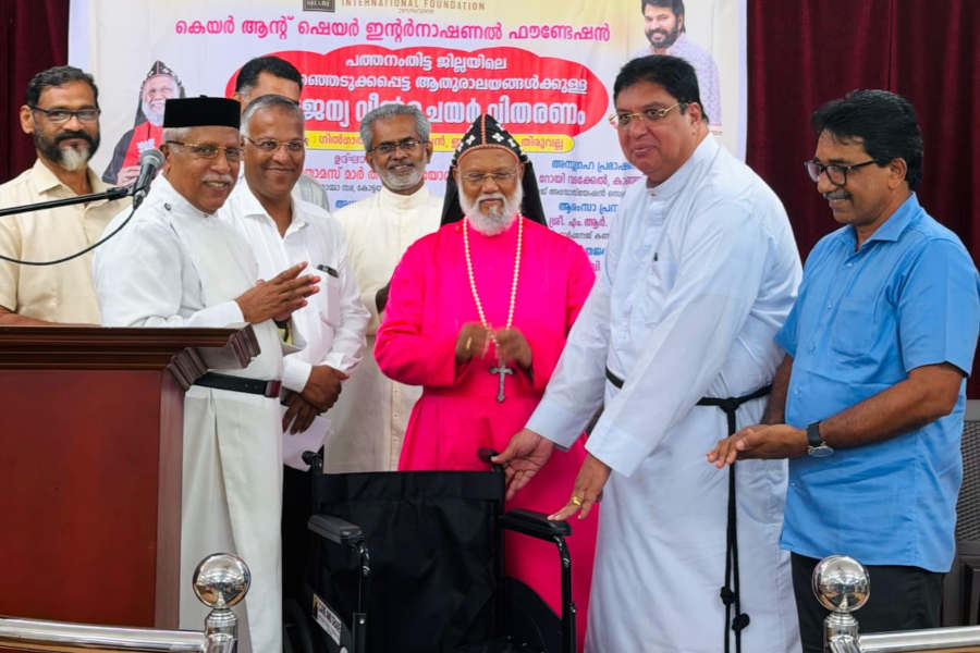 care and share ആതുരാലയങ്ങൾക്കായി വീൽ ചെയറുകൾ: മമ്മൂട്ടിയുടെ ഓണസമ്മാനം