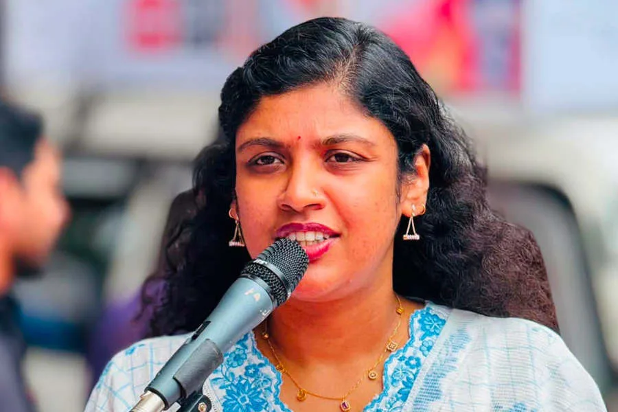 ഡി വൈ എഫ് ഐ യുടെ ആദ്യ വനിത സംസ്ഥാന പ്രസിഡന്റായി ചിന്ത ജെറോം; എം വിജിൻ സെക്രട്ടറി