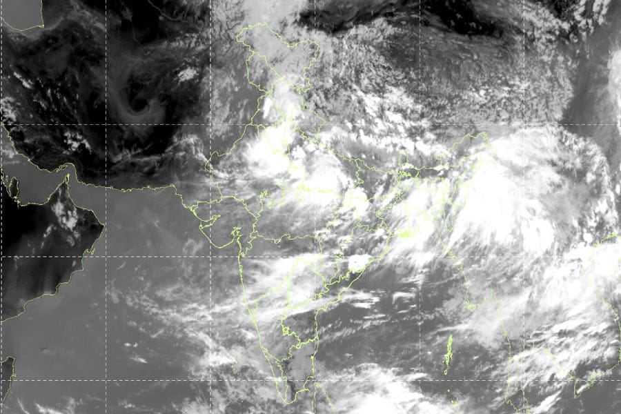 india-weather 17 സംസ്ഥാനങ്ങളിൽ കനത്ത മഴയ്ക്ക് സാധ്യത: അസമിൽ പ്രളയക്കെടുതിയിൽ മരണം 87 ആയി