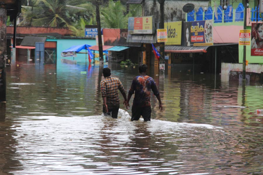 kerala-rain കേരളത്തിൽ ഇന്നും അതിശക്തമായ മഴ തുടരും; 8 ജില്ലകളിലെ വിദ്യാഭ്യാസ സ്ഥാപനങ്ങൾക്ക് അവധി
