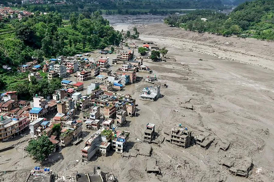 നേപ്പാളിൽ മിന്നൽ പ്രളയം: വൻ നാശനഷ്ടം; മരണസംഖ്യ 170 ആയി, 500-ലേറെ പേരെ കാണാനില്ല.