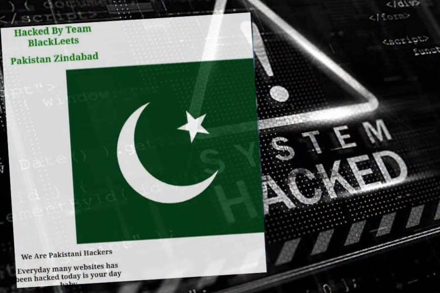 kerala website hacked കേരള പൊതുഭരണ വകുപ്പിൻ്റെ വെബ്സൈറ്റ് പാക്കിസ്ഥാൻ സംഘം ഹാക്ക് ചെയ്തു: ഹോം പേജിൽ പാക് പതാക