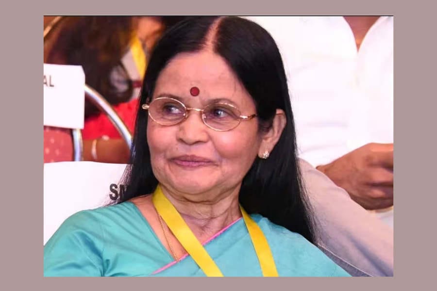 നാടക ചലച്ചിത്ര നടി സാവിത്രി ശ്രീധരൻ അന്തരിച്ചു.