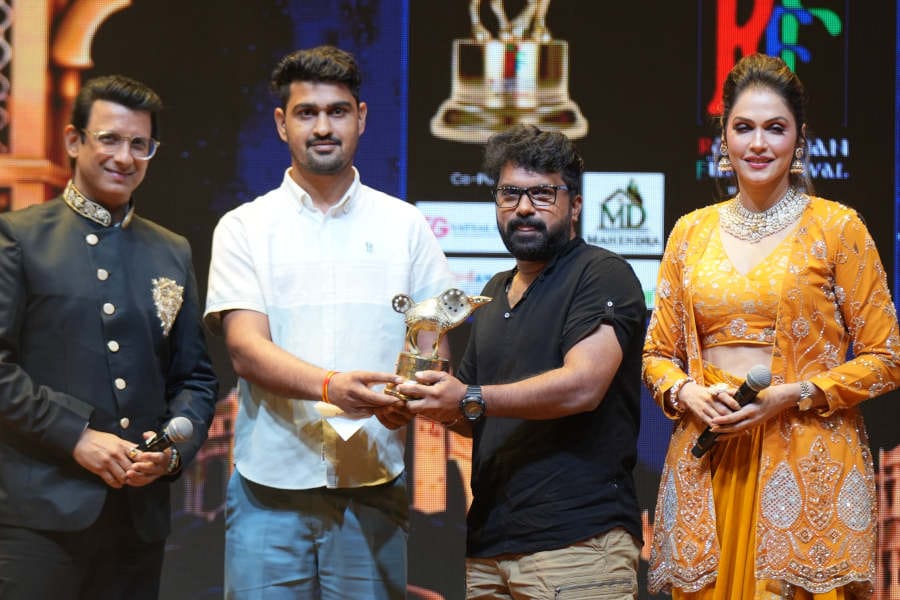 dheeram award രാജസ്ഥാൻ അന്താരാഷ്ട്ര ഫിലിം ഫെസ്റ്റിവലിൽ ഇന്ദ്രജിത്തിന്റെ 'ധീര'ത്തിന് പുരസ്ക്കാര നേട്ടം
