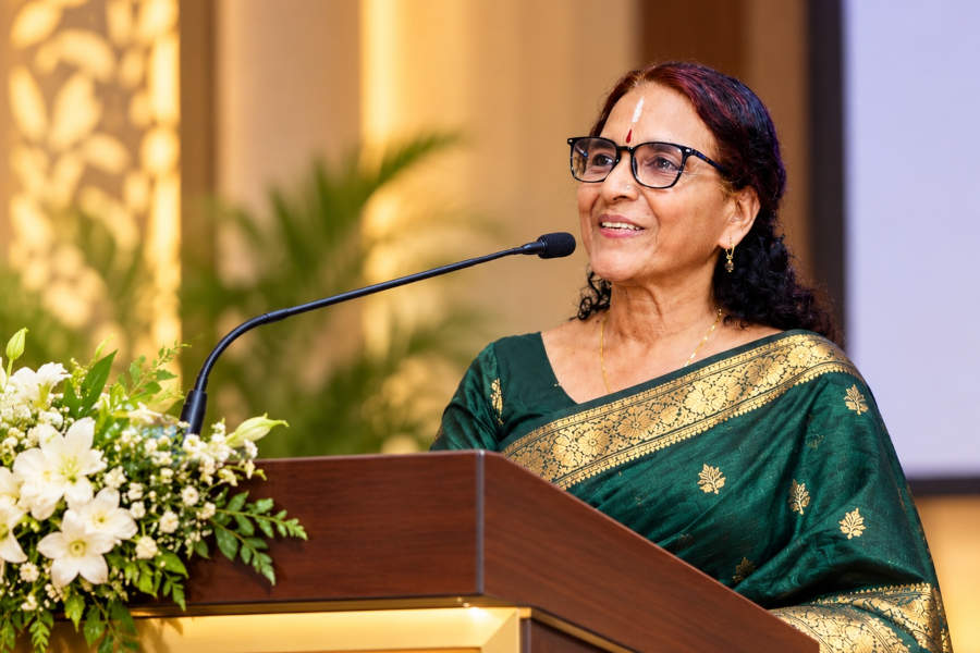 dr suma pillai ഡോ. സുമ പിള്ള : സേവനത്തിന്റെ സുഗന്ധവും സർഗ്ഗാത്മകതയുടെ സൗന്ദര്യവും അക്ഷരങ്ങളുടെ പൂക്കാലവും തീർത്തൊരു സുമനസ്സ്